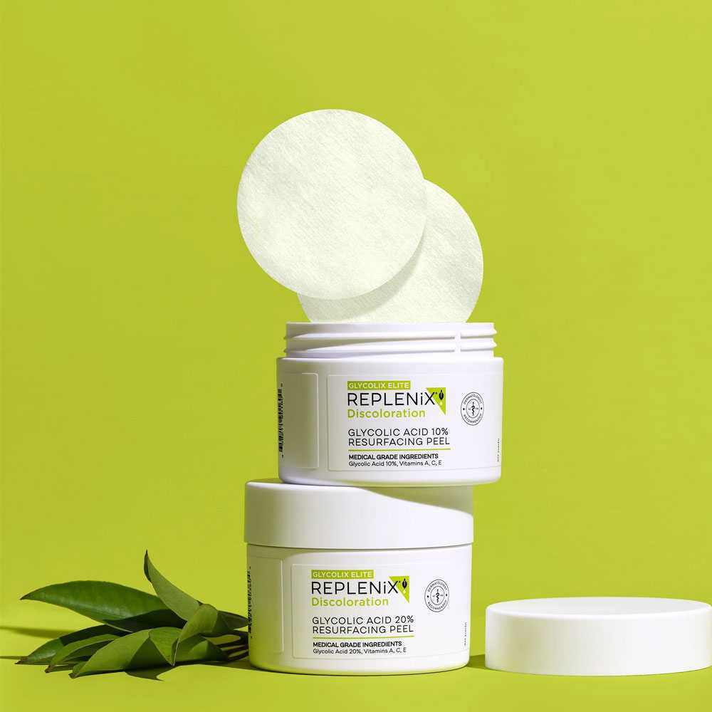Two pad jars with a peel pad on a green background