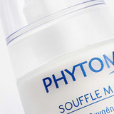 Close-up of the Souffle Marin serum bottle label