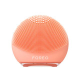 Foreo LUNA 4 Go facial cleansing device in Peach Perfect