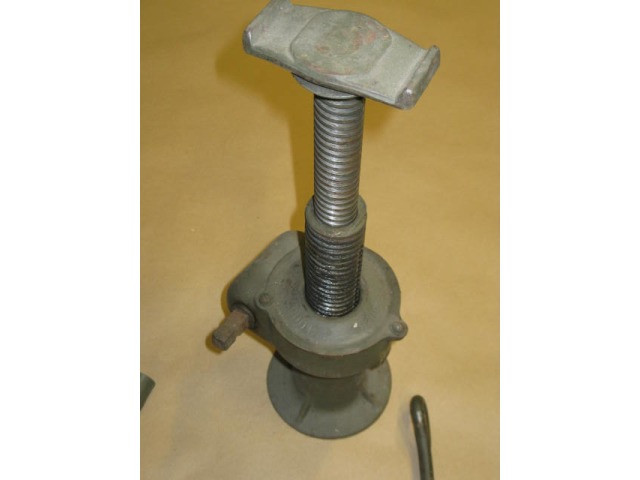 Screw Jack and Handle-0015832115
