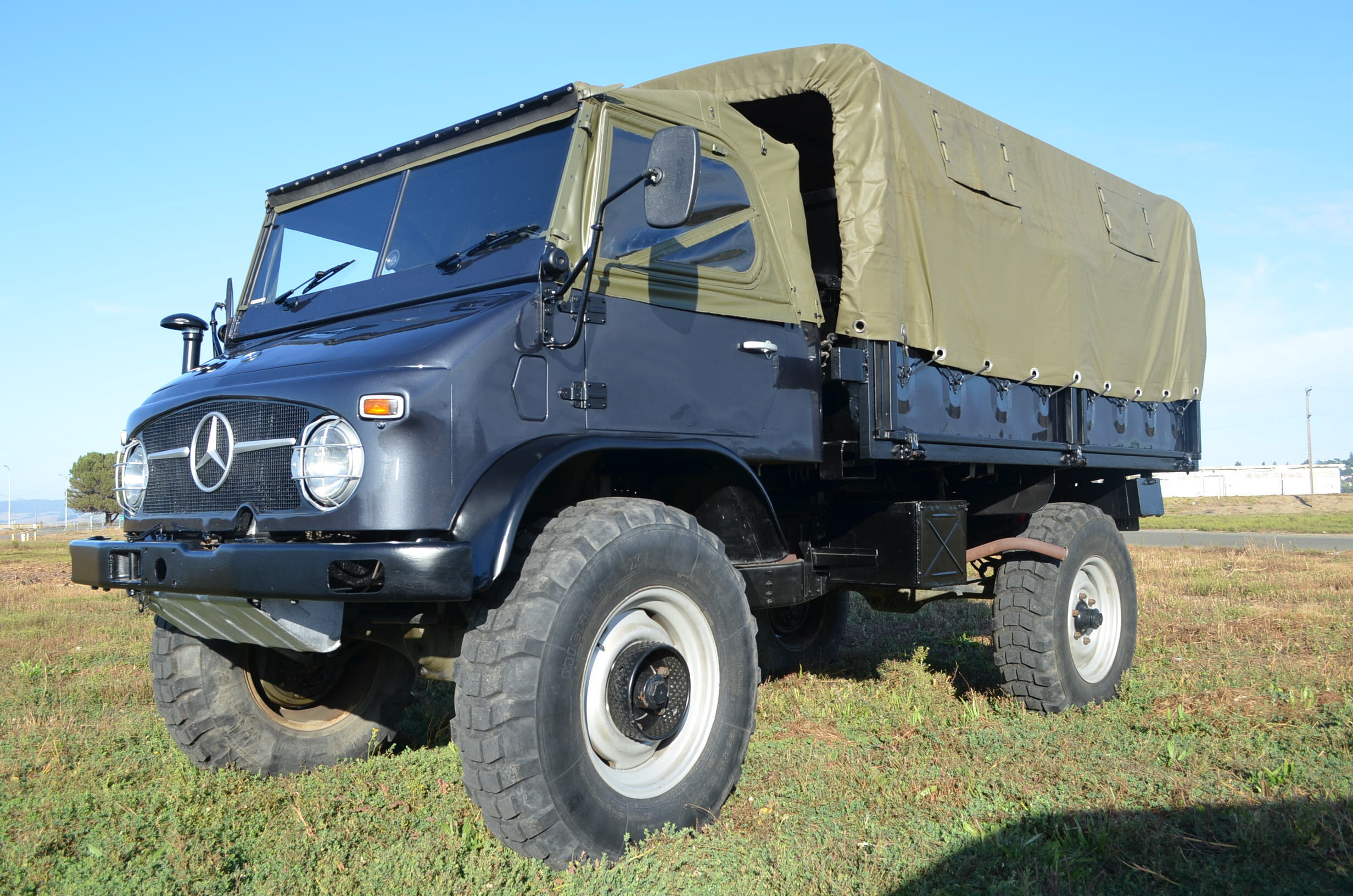 Mercedes-Benz Unimog CCFL BMPM Marins Pompiers Bburago Bur32017rd