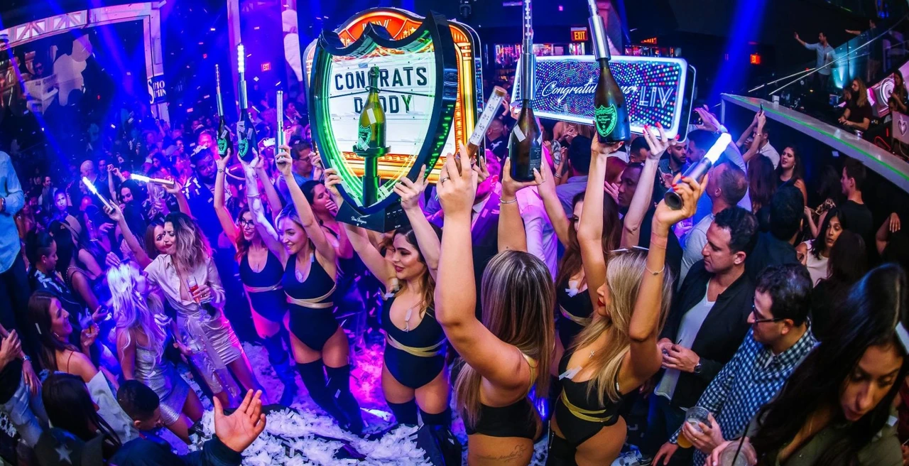 Friday Night Party: Open Bar at Club LIV | Visit Miami Tours Friday Night Party: Open Bar at Club LIV | Visit Miami Tours