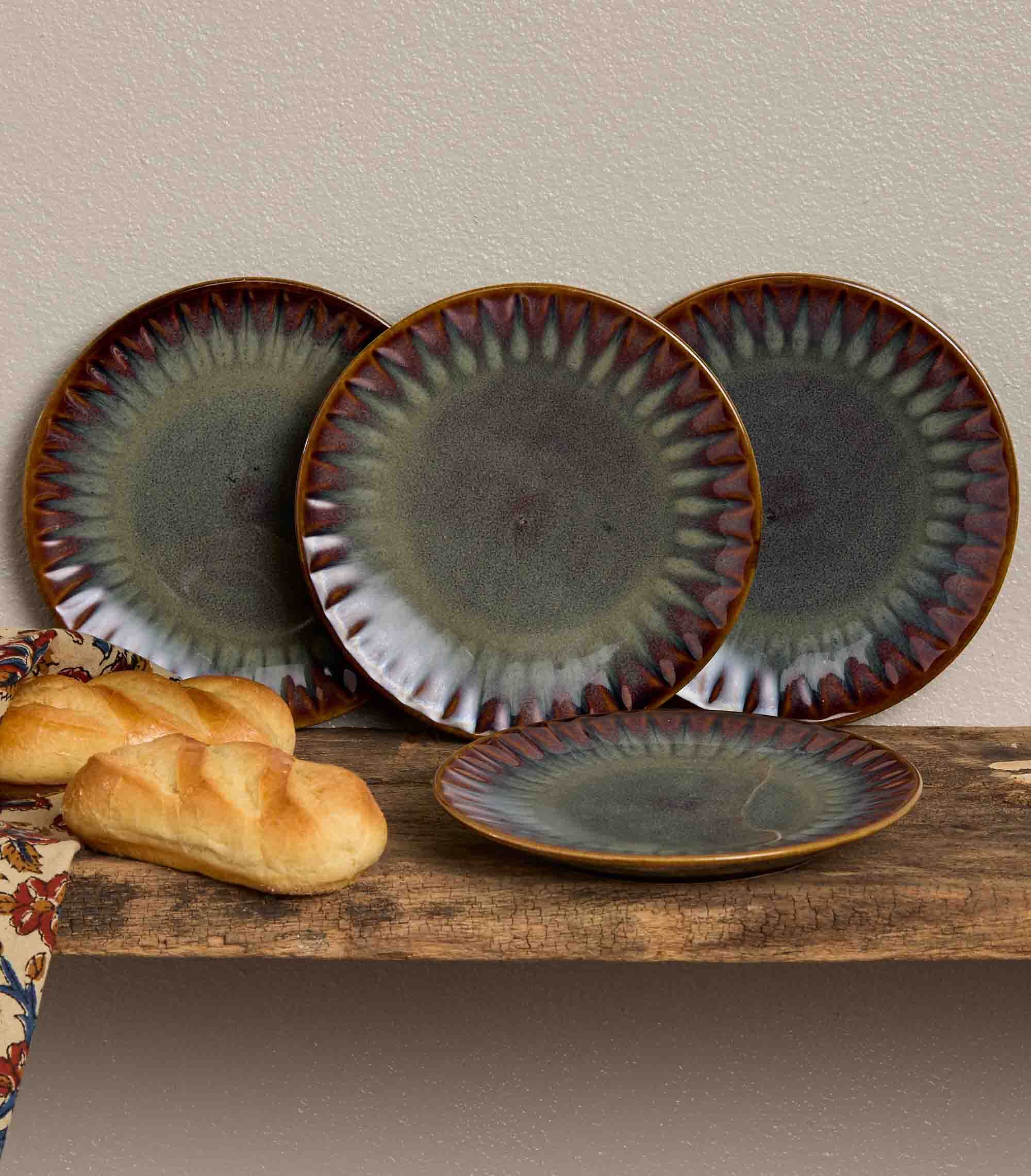 Ceramic appetizer plates with reactive glaze