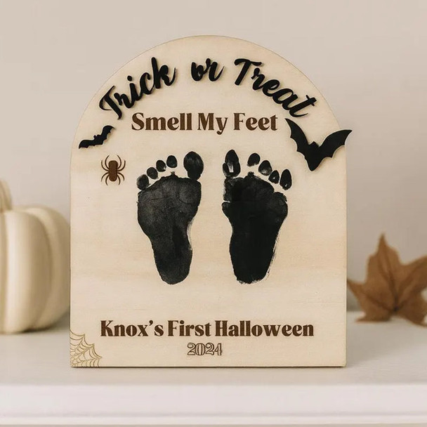 DIY Baby Trick or Treat Smell My Feet Decor Craft, Baby's First Halloween