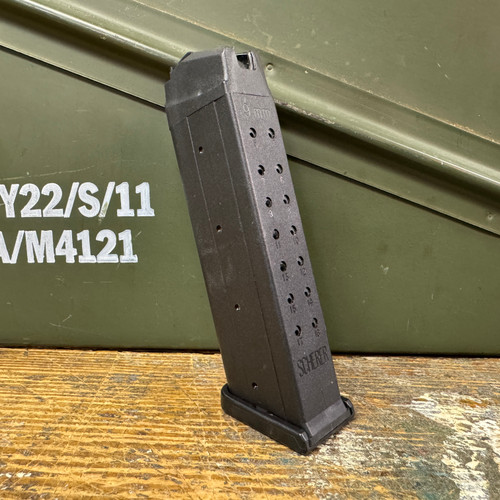 Glock 17 9mm 17 round magazine (Picture 1).