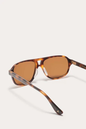 Article One Tortoise w/Dark Brown Cr39 Polarized Lens Detail