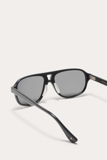 Article One Shadow Black w/Dark Grey Cr39 Polarized Lens Detail