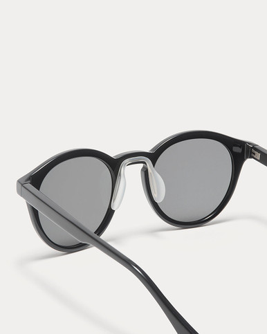 Article One Black w/Dark Grey Cr39 Polarized Lens Detail