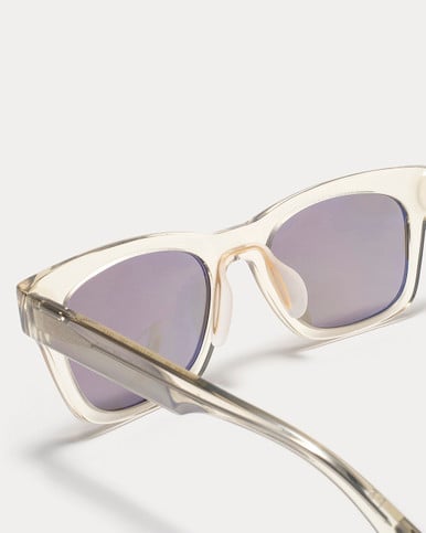 Article One Barron Crystal w/Gold Mirror Polarized Lens Detail
