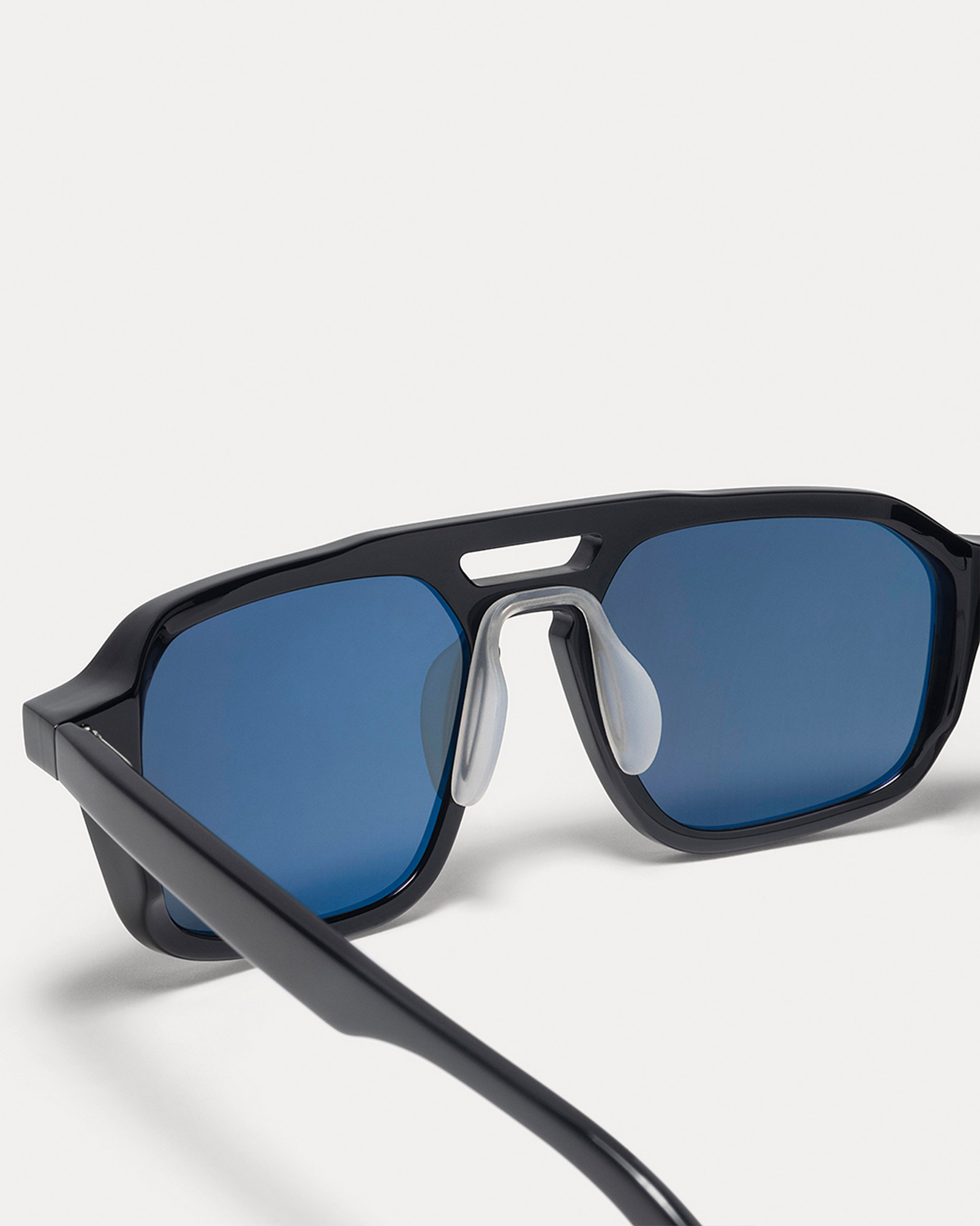 Article One x Mission Workshop 2.0 BLACK w/TR18 GREY POLARIZED LENS Detail