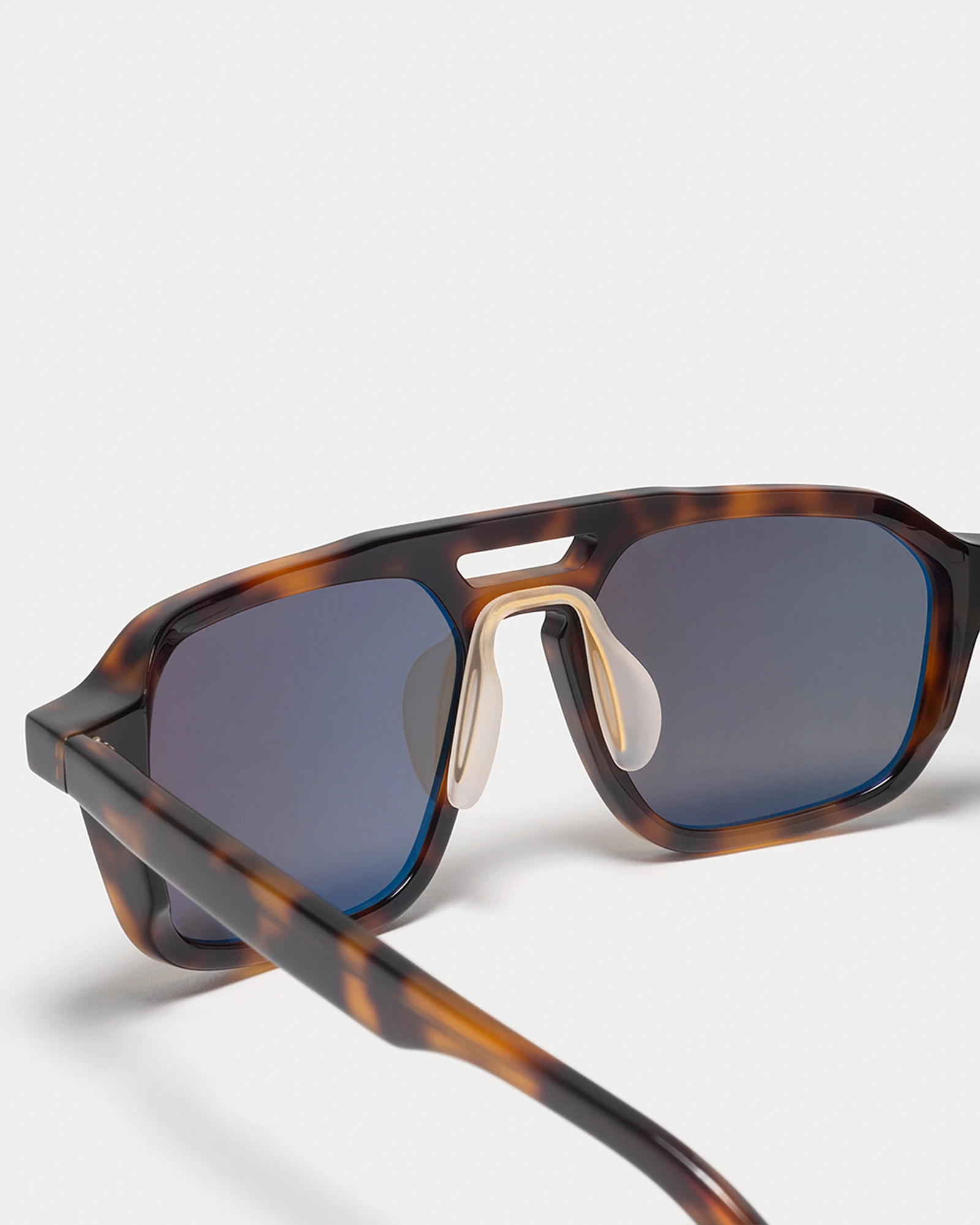 Article One x Mission Workshop 2.0 TORTOISE w/TR18 BROWN POLARIZED LENS Detail