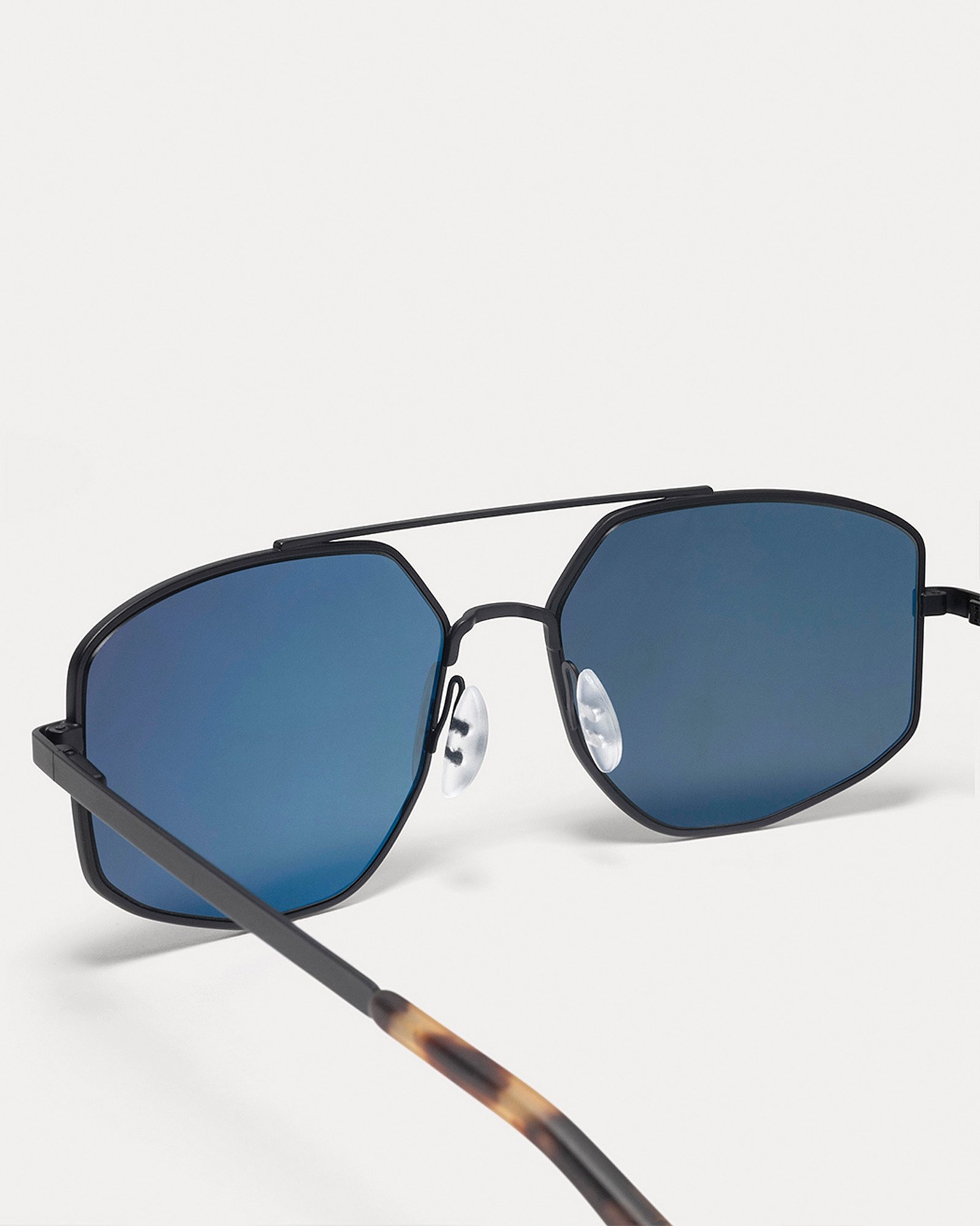 Article One Gogebic BLACK MATTE w/TR18 GREY POLARIZED LENS Detail
