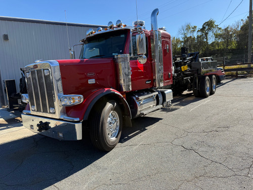 2025 Peterbilt 589 Holmes DTU red