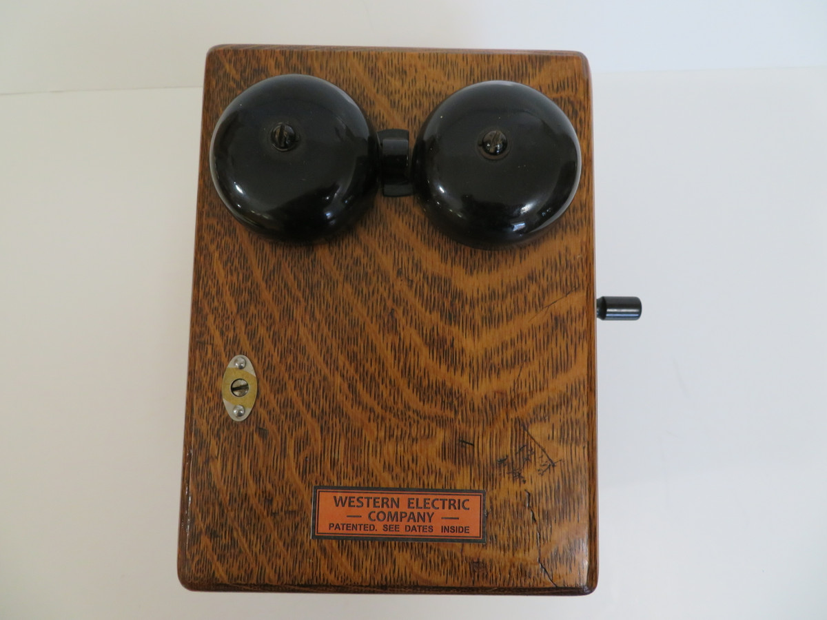 Western Electric 415E magneto box will power a handset with a