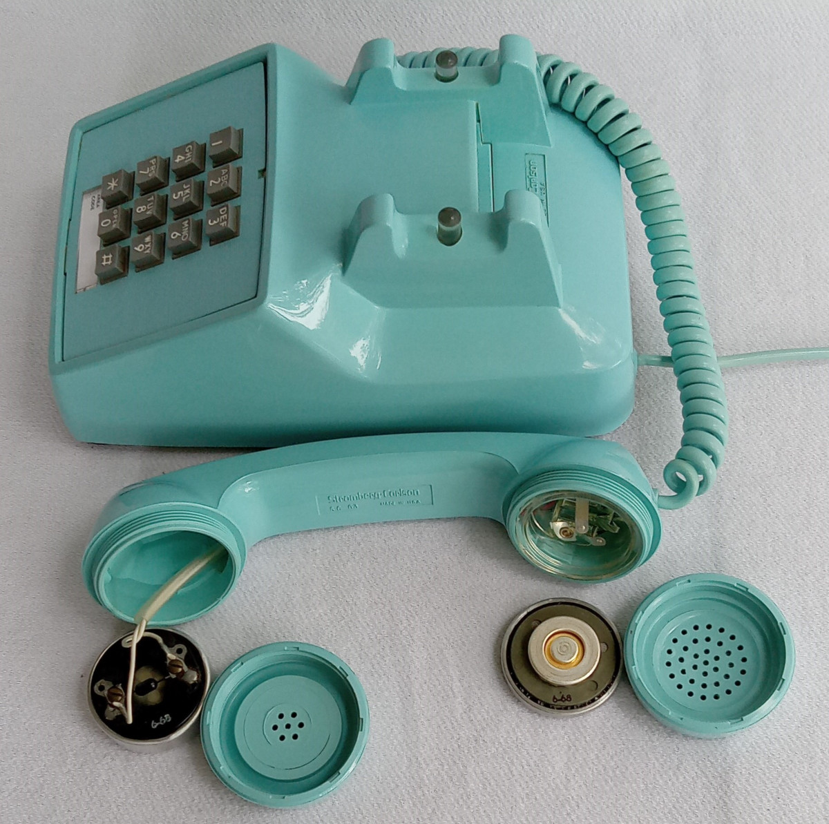 turquoise phone posits