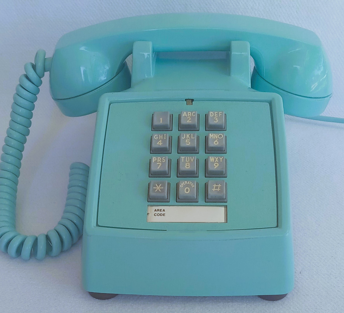 Turquoise Stromberg Carlson 2500 desk touchtone telephone | Old