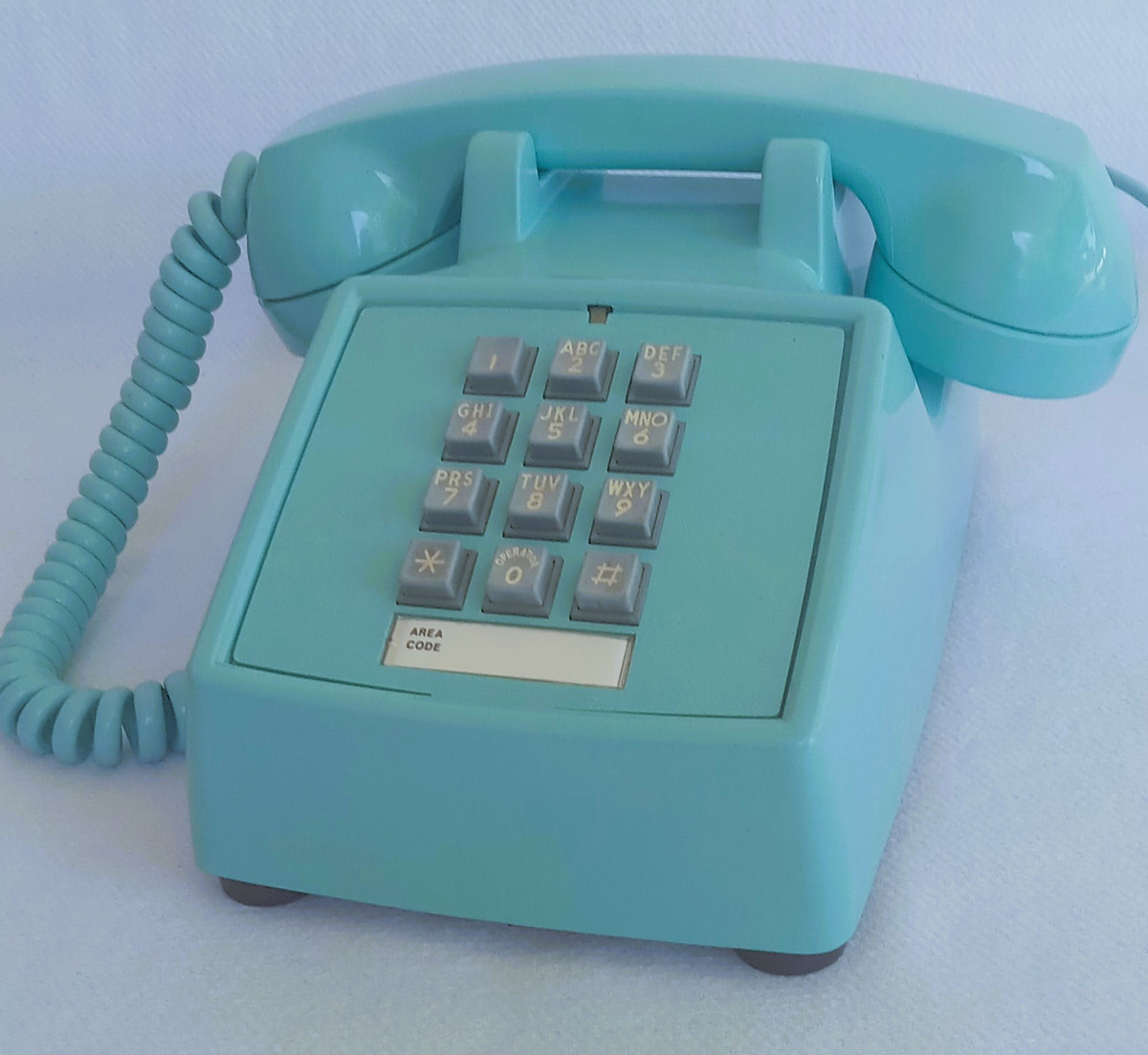 Turquoise Stromberg Carlson 2500 desk touchtone telephone | Old