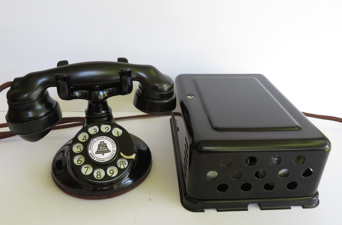 Western Electric 102 B1 telephone subscriber set with 634 Subset