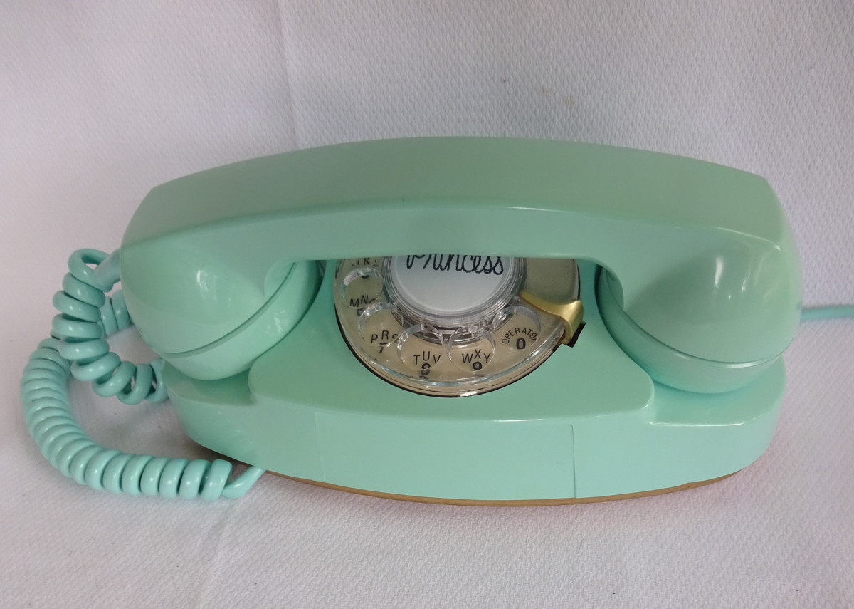 turquoise phone posits