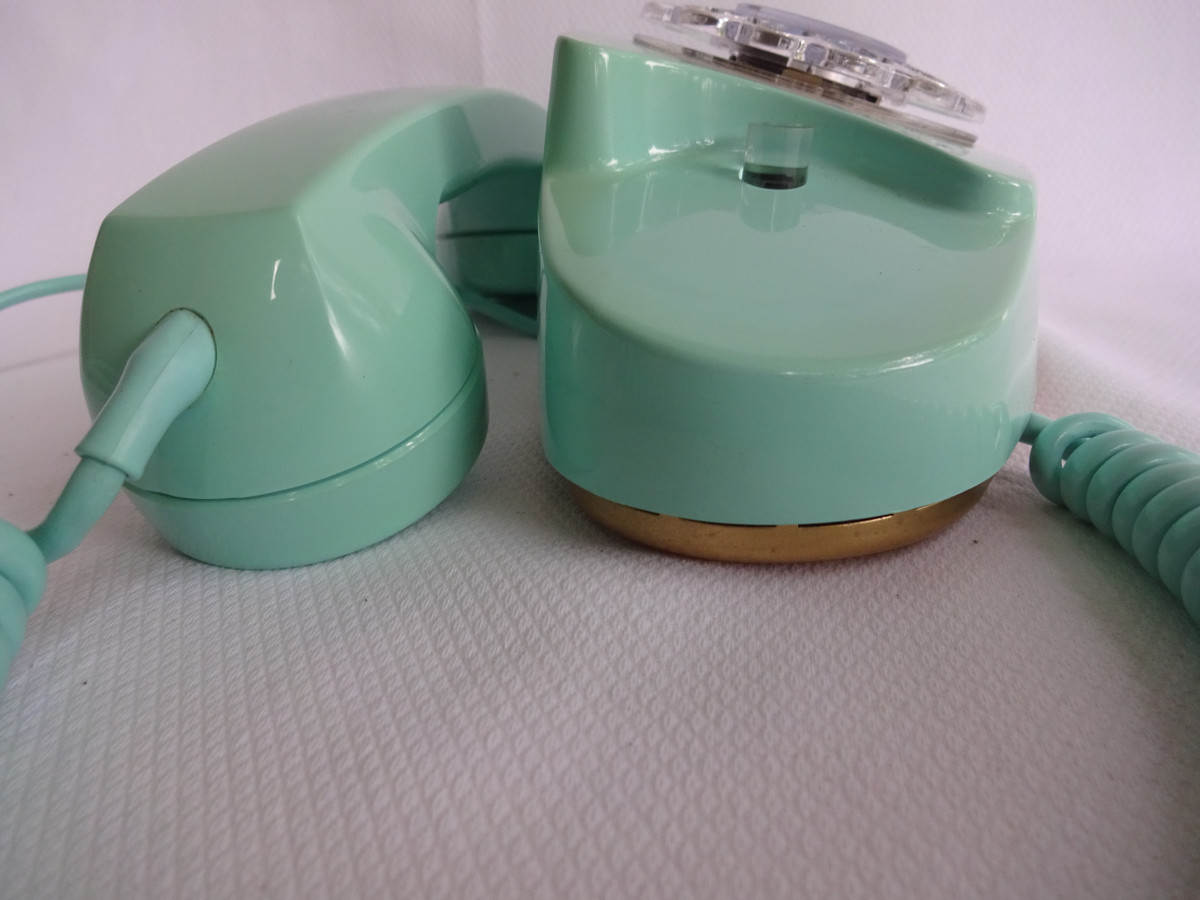 Turquoise Princess telephone 701B made by Western Electric | Old