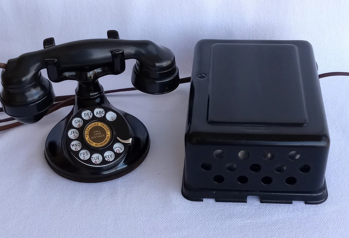 Western Electric 102 B1 telephone subscriber set with 634 Subset