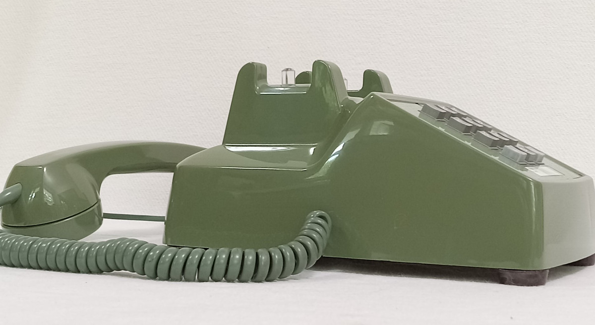 Moss Green 2500 telephone is made by Western Electric and has a