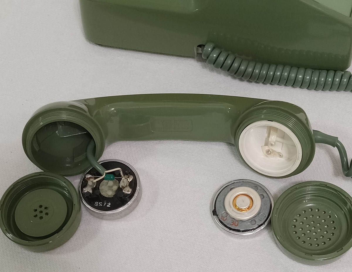 Moss Green 2500 telephone is made by Western Electric and has a