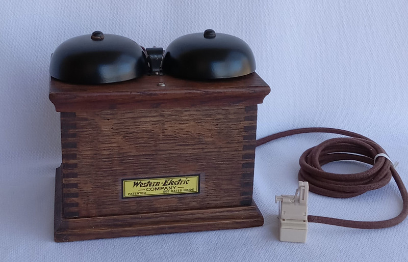 Western Electric Oak ringer 127F   w/ capacitor 