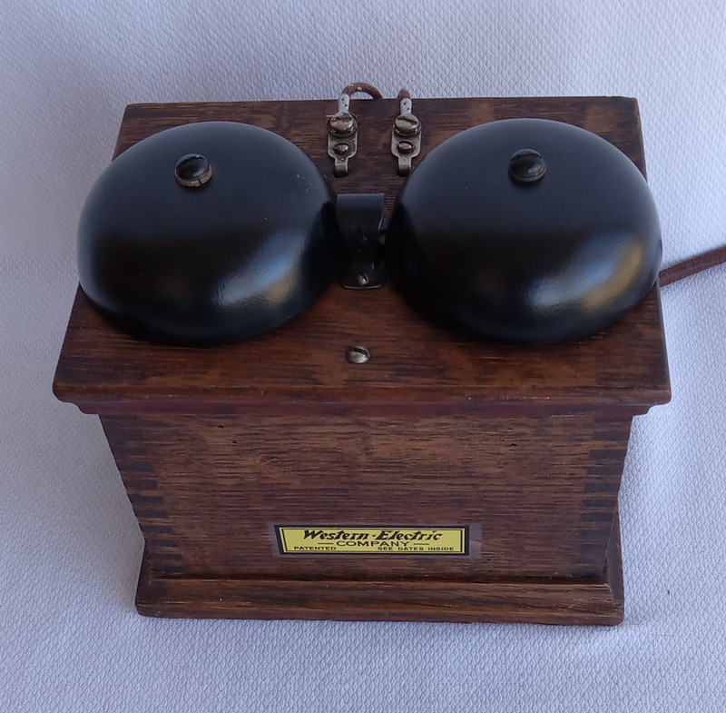 Western Electric Oak ringer 127F   w/ capacitor 