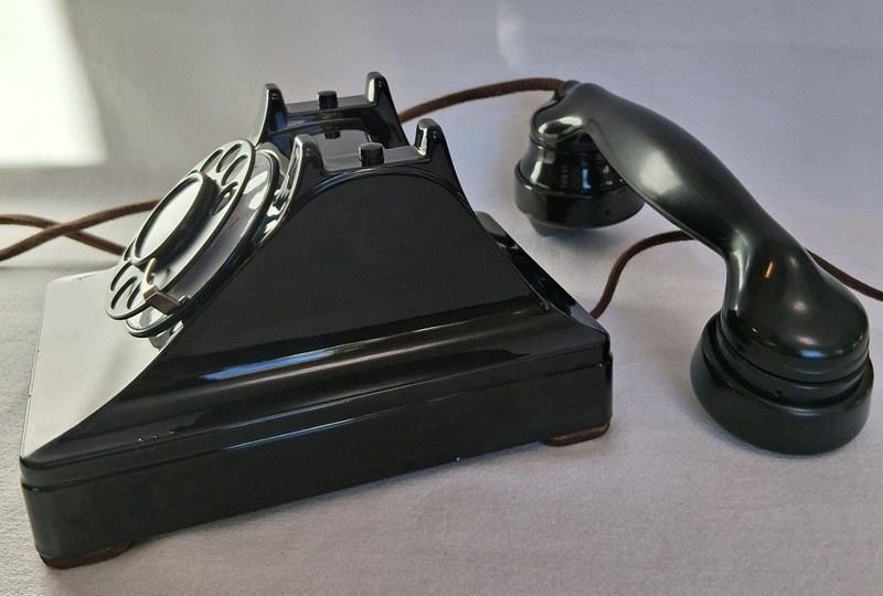 Western Electric 302 model with E1 handset 1937