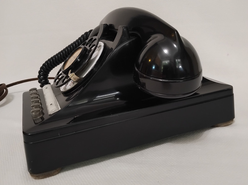 Multi line 302 telephone  464GG