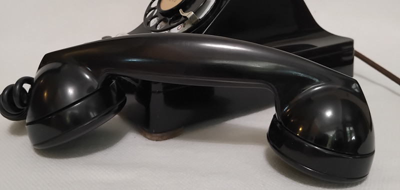 Multi line 302 telephone  464GG