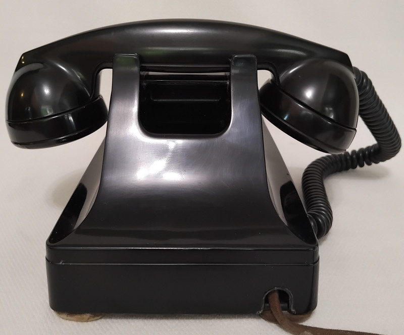 Multi line 302 telephone  464GG