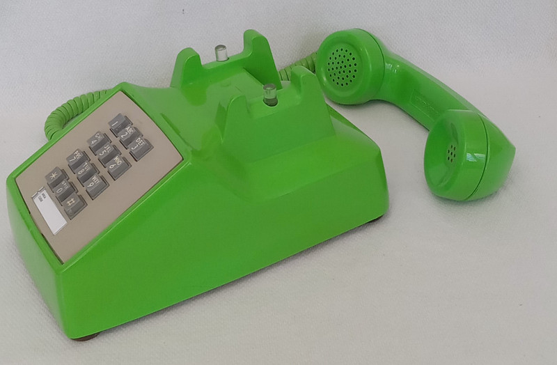  Stromberg Carlson 2500 touch tone desk telephone Lime Green 