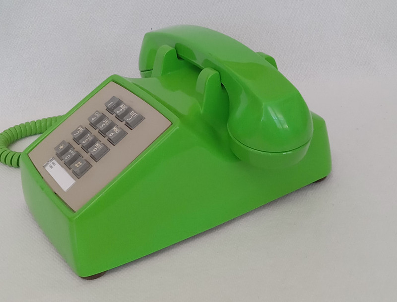  Stromberg Carlson 2500 touch tone desk telephone Lime Green 