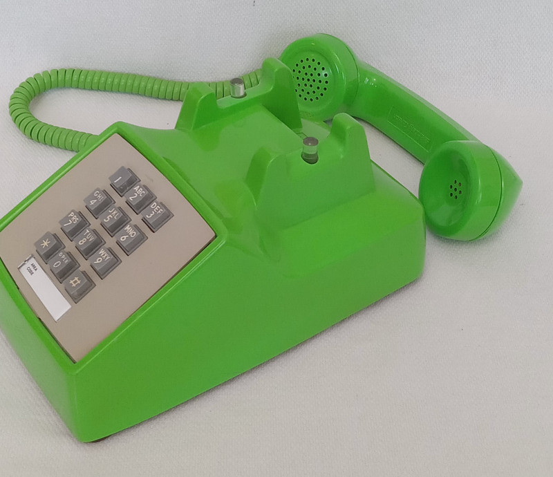  Stromberg Carlson 2500 touch tone desk telephone Lime Green 