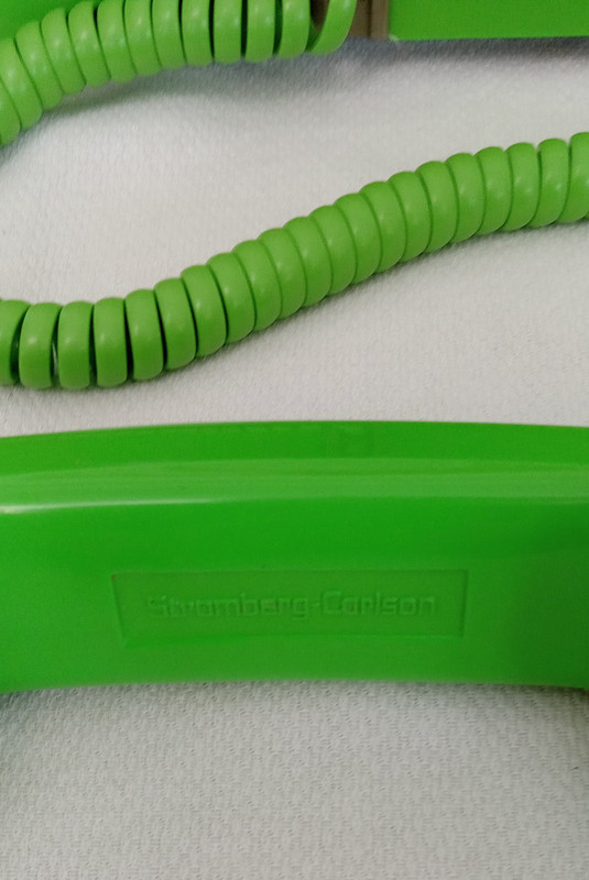  Stromberg Carlson 2500 touch tone desk telephone Lime Green 