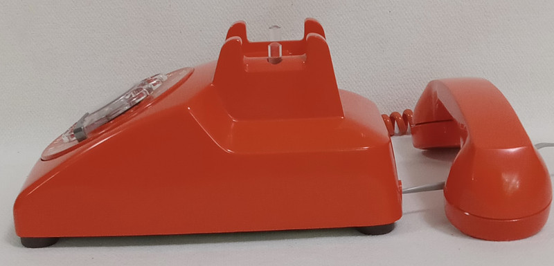 Stromberg Carlson/ITT ORANGE desk phone 500 works