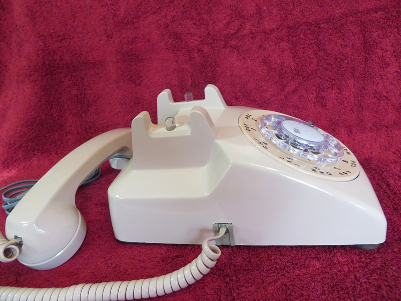 Western Electric  Rose Beige 500 rotary telephone  