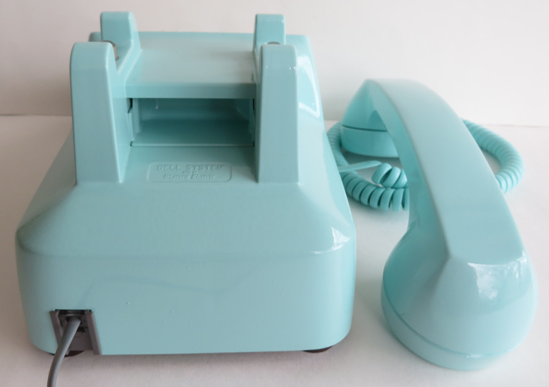 Turquoise 2500 desk telephone made by Western Electric