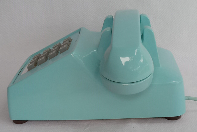 Turquoise 2500 desk telephone made by Stromberg Carlson
