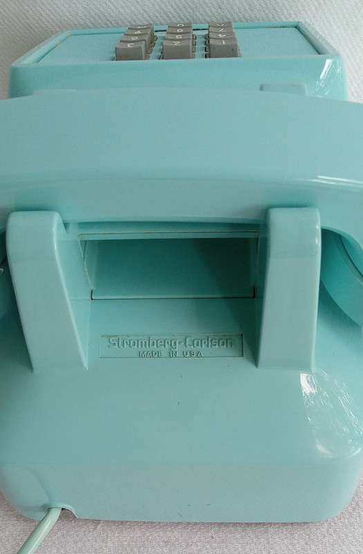 Turquoise 2500 desk telephone made by Stromberg Carlson