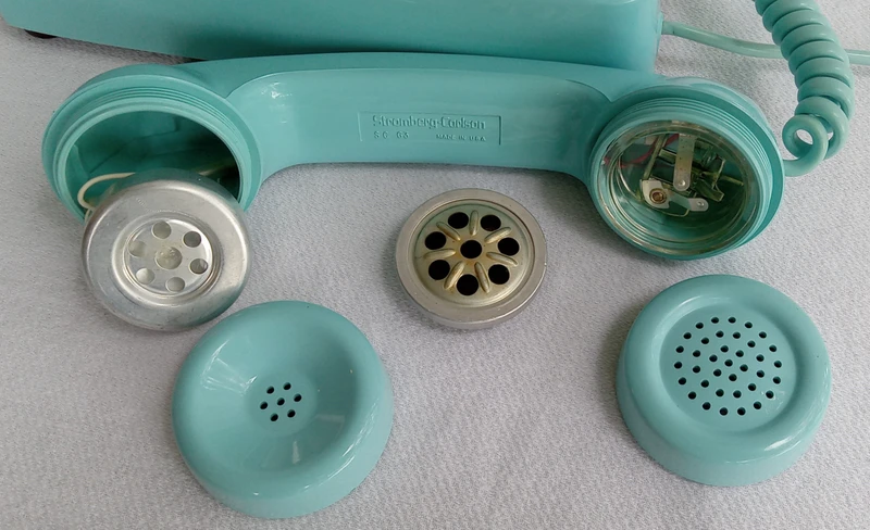 Turquoise 2500 desk telephone made by Stromberg Carlson