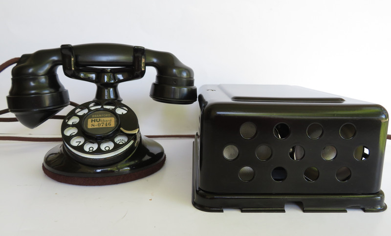 Western Electric 102 B1  634A subscriber  telephone set 