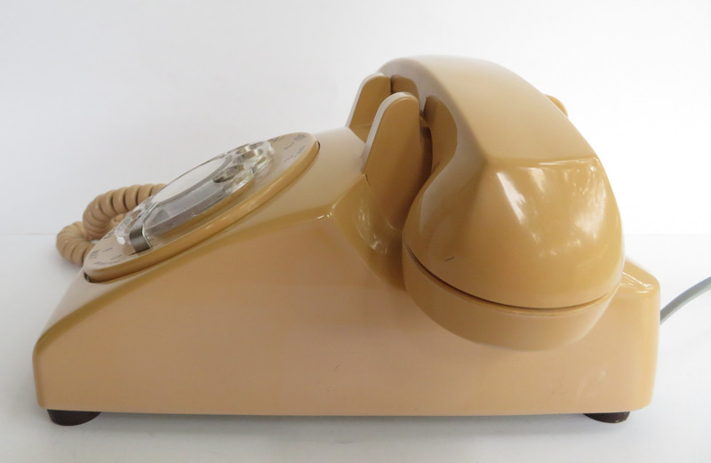 Stromberg Carlson Beige rotary 500 telephone 