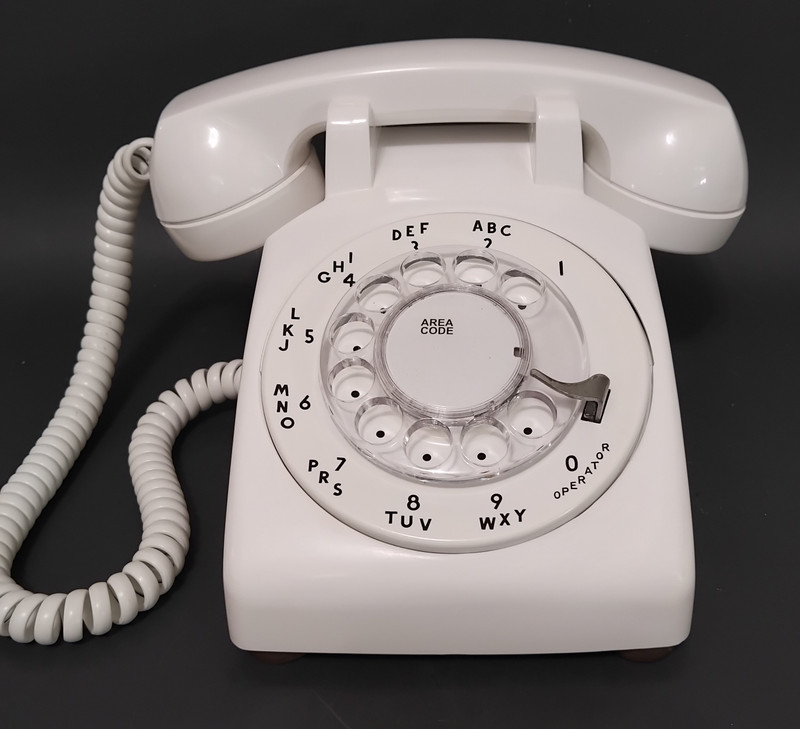 Stromberg Carlson white rotary 500 telephone 