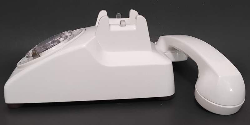 Stromberg Carlson white rotary 500 telephone 