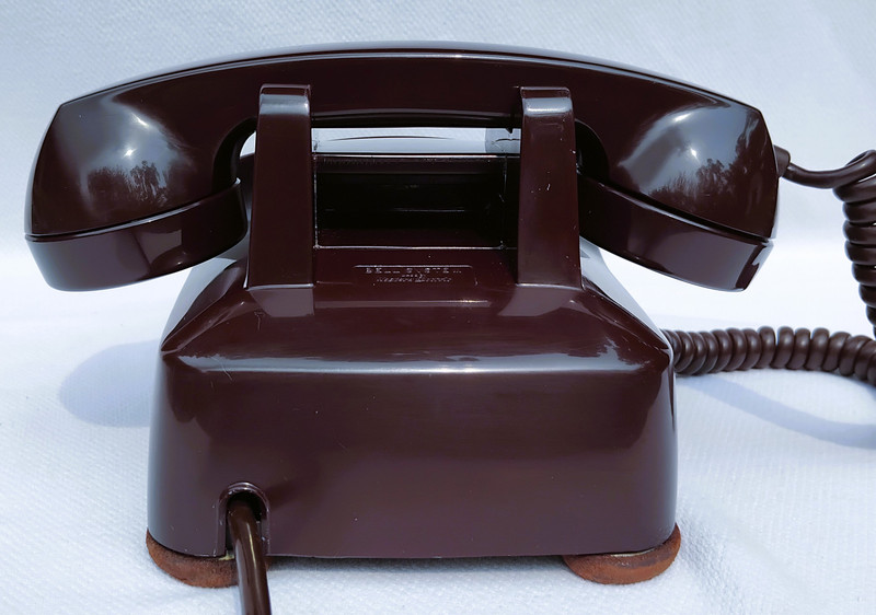   Western Electric Mahogany 1955 soft plastic WE 500 
