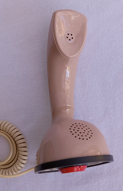  "Sandalwood" a milk chocolate color Ericofon 