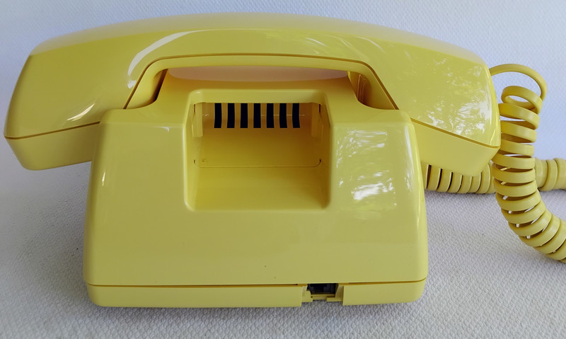 Light Yellow touch tone desk telephone Signature Traditional AT&T 